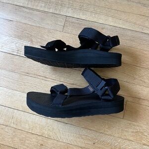 Teva Black Midform Sandals Size 6